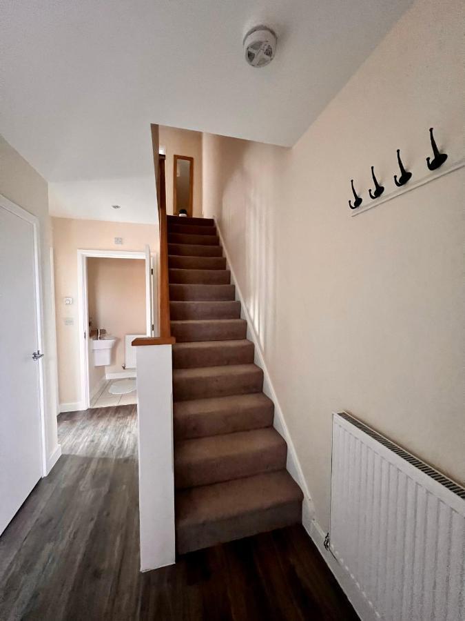 Spacious 2-Bedroom House With Free Parking Chatham  Exteriér fotografie